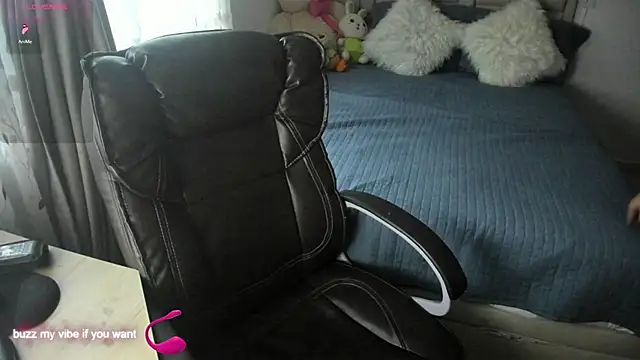 Snapshot of chanell__toledo chatting on December 3, 10:41 pm chanell toledo online show from December 3, 10:41 pm