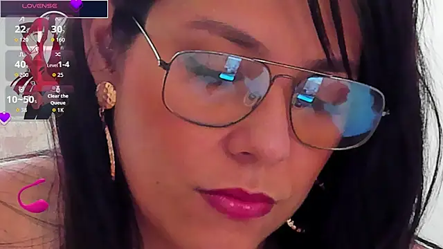 isabellarous- online show from June 13, 7:45 pm