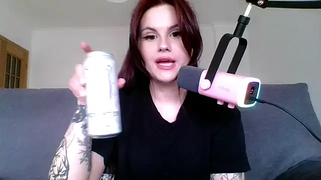 Snapshot of Della_Ideal chatting on March 2, 4:10 pm Della Ideal online show from March 2, 4:10 pm