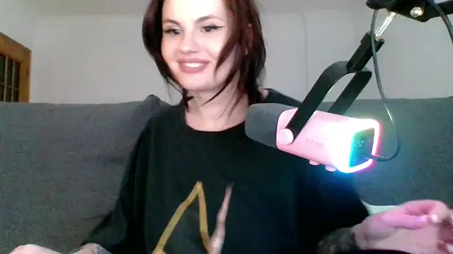 Snapshot of Della_Ideal chatting on March 5, 8:42 pm Della Ideal online show from March 5, 8:42 pm