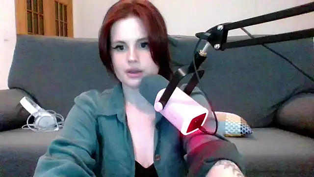 Snapshot of Della_Ideal chatting on March 9, 9:14 pm Della Ideal online show from March 9, 9:14 pm