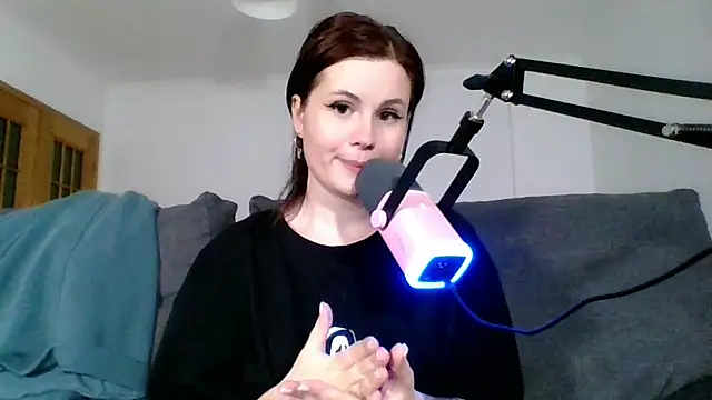 Snapshot of Della_Ideal chatting on March 10, 9:18 pm Della Ideal online show from March 10, 9:18 pm