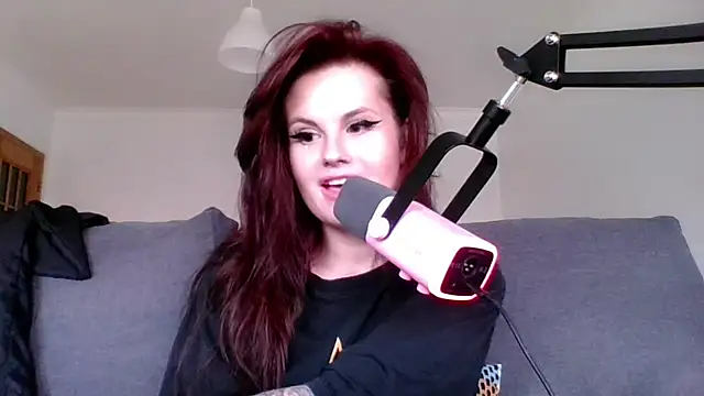 Snapshot of Della_Ideal chatting on March 15, 4:43 pm Della Ideal online show from March 15, 4:43 pm