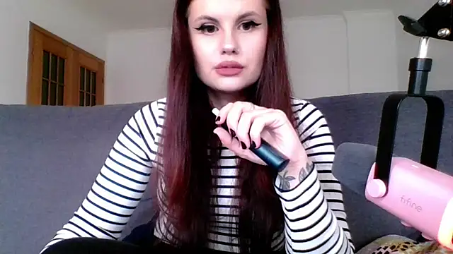 Snapshot of Della_Ideal chatting on March 16, 4:23 pm Della Ideal online show from March 16, 4:23 pm