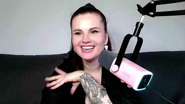 Snapshot of Della_Ideal chatting on March 19, 12:12 pm Della Ideal online show from March 19, 12:12 pm