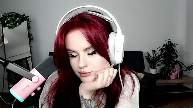 Snapshot of Della_Ideal chatting on September 8, 6:07 pm Della Ideal online show from September 8, 6:07 pm