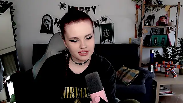 Snapshot of Della_Ideal chatting on November 3, 8:59 am Della Ideal online show from November 3, 8:59 am