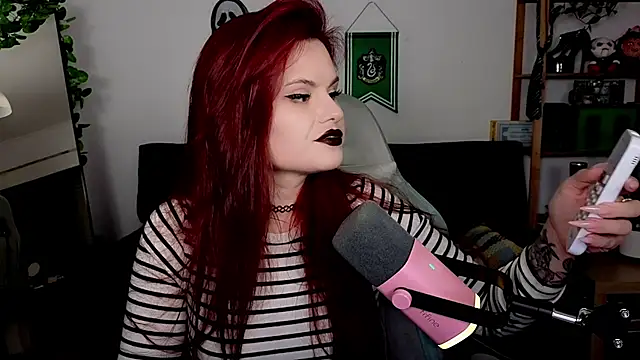 Snapshot of Della_Ideal chatting on November 13, 6:29 pm Della Ideal online show from November 13, 6:29 pm