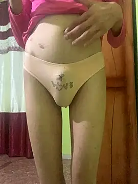 Snapshot of Femboylili chatting on November 13, 1:15 am Femboylili online show from November 13, 1:15 am