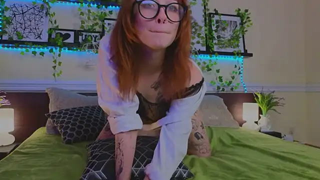 AliceTempt online show from March 15, 5:04 pm