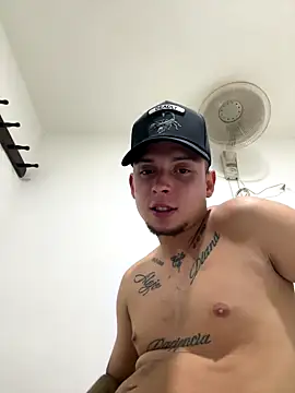 Snapshot of Cristopher1112 chatting on October 31, 8:26 am Cristopher1112 online show from October 31, 8:26 am