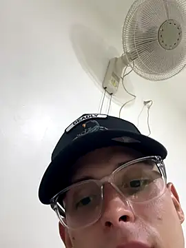 Snapshot of Cristopher1112 chatting on November 6, 1:39 am Cristopher1112 online show from November 6, 1:39 am