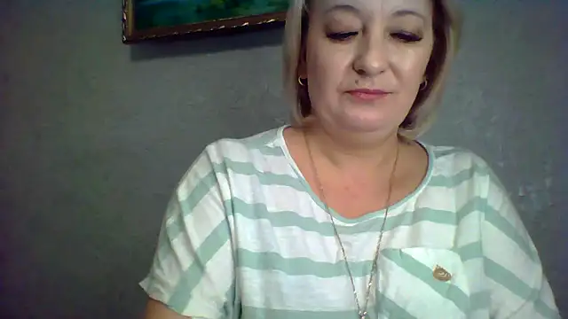 Snapshot of ArielXLoveresss chatting on November 16, 8:31 am ArielXLoveresss online show from November 16, 8:31 am