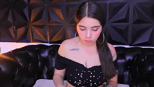 DaphneGlas online show from March 10, 8:12 pm