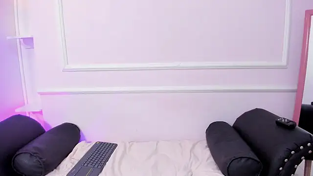 DaphneGlas online show from March 14, 6:53 am