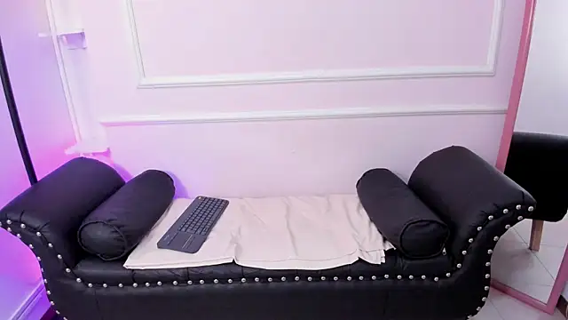 DaphneGlas online show from March 14, 9:57 am