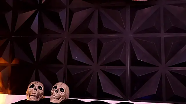 DaphneGlas online show from October 20, 1:00 pm