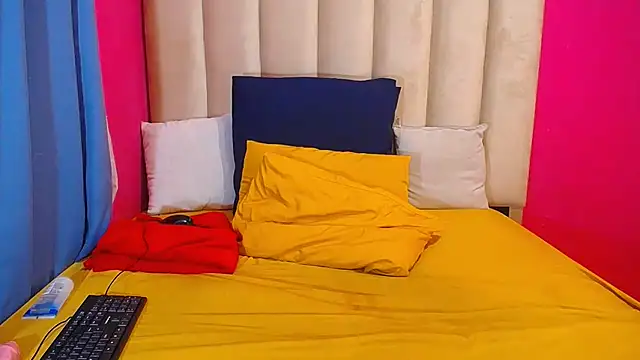 Snapshot of SEXYASSTINAXXX chatting on November 6, 6:47 am SEXYASSTINAXXX online show from November 6, 6:47 am