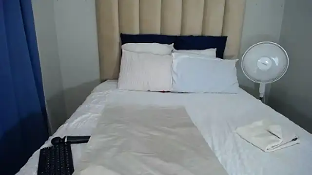 Snapshot of SEXYASSTINAXXX chatting on February 4, 6:58 pm SEXYASSTINAXXX online show from February 4, 6:58 pm