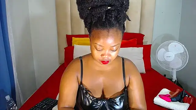 Snapshot of SEXYASSTINAXXX chatting on February 18, 5:25 am SEXYASSTINAXXX online show from February 18, 5:25 am