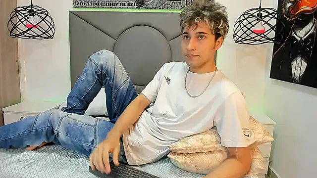 Snapshot of buddy_whitte chatting on October 27, 12:09 pm buddy whitte online show from October 27, 12:09 pm