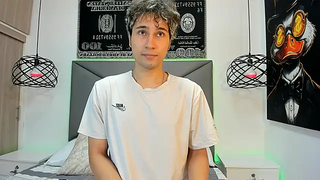 Snapshot of buddy_whitte chatting on November 3, 12:17 pm buddy whitte online show from November 3, 12:17 pm