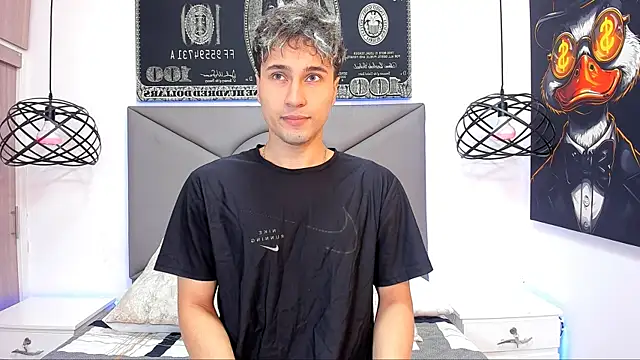 Snapshot of buddy_whitte chatting on November 17, 12:33 pm buddy whitte online show from November 17, 12:33 pm