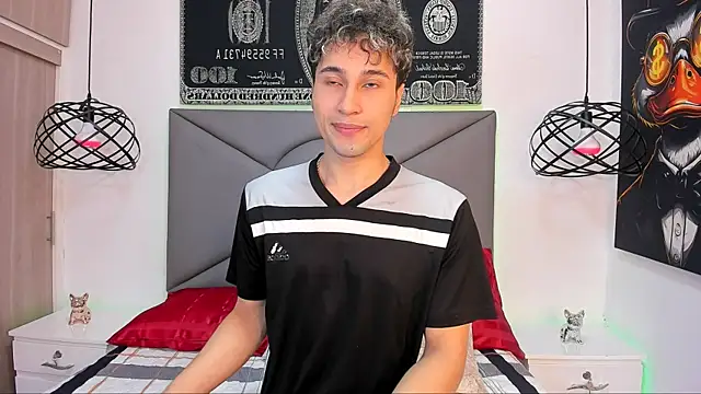 Snapshot of buddy_whitte chatting on December 4, 12:14 pm buddy whitte online show from December 4, 12:14 pm