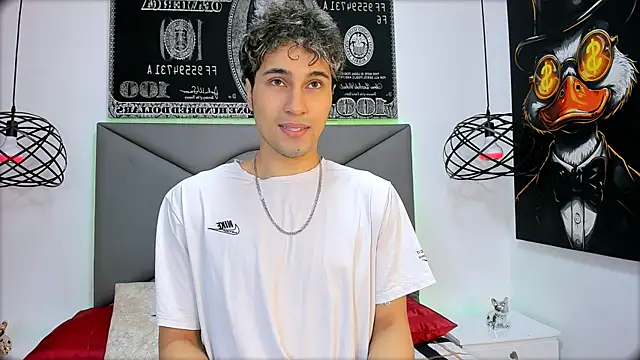 Snapshot of buddy_whitte chatting on December 20, 12:12 pm buddy whitte online show from December 20, 12:12 pm