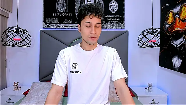 Snapshot of buddy_whitte chatting on February 14, 3:53 pm buddy whitte online show from February 14, 3:53 pm