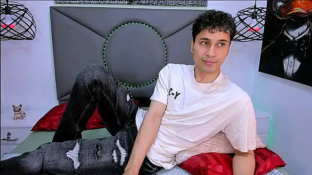 Snapshot of buddy_whitte chatting on February 16, 4:03 pm buddy whitte online show from February 16, 4:03 pm