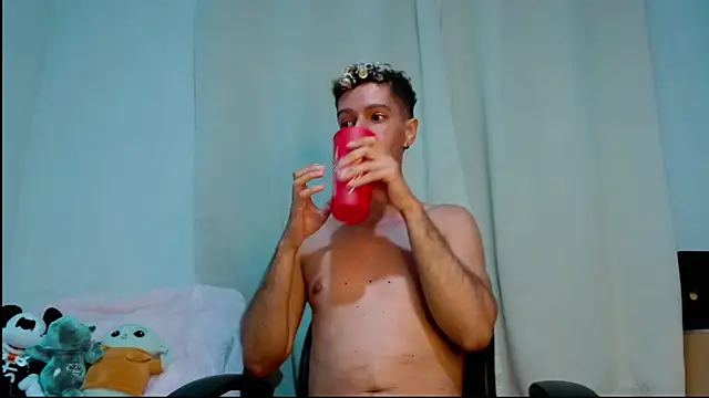 Snapshot of blondetwink chatting on February 23, 4:17 am blondetwink online show from February 23, 4:17 am