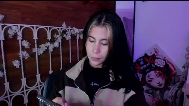 Snapshot of Minami_Nakamura chatting on November 12, 12:27 pm Minami Nakamura online show from November 12, 12:27 pm