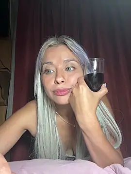 Snapshot of WhiteSnow09 chatting on February 24, 5:22 am WhiteSnow09 online show from February 24, 5:22 am