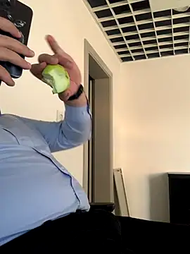 Snapshot of Mike8523 chatting on November 1, 5:31 am Mike8523 online show from November 1, 5:31 am