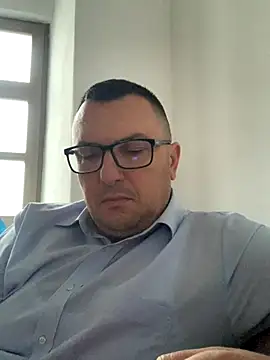 Snapshot of Mike8523 chatting on November 2, 5:32 am Mike8523 online show from November 2, 5:32 am