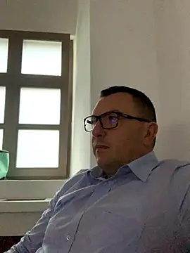 Snapshot of Mike8523 chatting on November 11, 5:29 am Mike8523 online show from November 11, 5:29 am