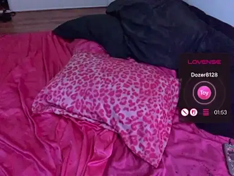 Snapshot of ChrryFoxx chatting on June 24, 1:10 pm ChrryFoxx online show from June 24, 1:10 pm