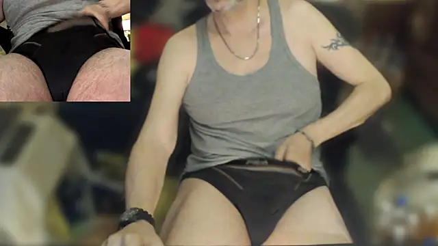 maxdaddy690 online show from May 1, 2:27 am