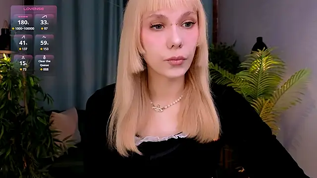 Snapshot of Cherry_Bite chatting on September 22, 9:39 pm Cherry Bite online show from September 22, 9:39 pm