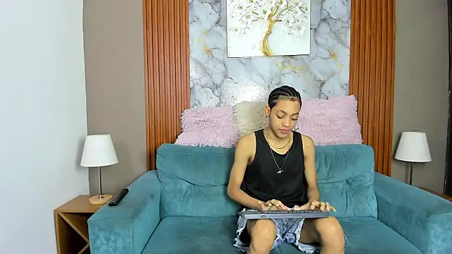 KING OFF BOYS online show from April 18, 1:26 pm