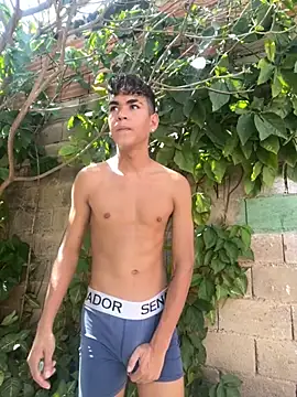 Snapshot of twinks_28 chatting on November 18, 3:16 pm twinks 28 online show from November 18, 3:16 pm