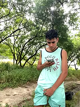 Snapshot of twinks_28 chatting on November 21, 1:43 pm twinks 28 online show from November 21, 1:43 pm