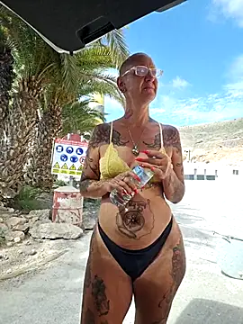 Emma Milf25 online show from May 3, 3:40 pm