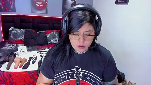 Snapshot of Veronika_metal chatting on July 21, 10:12 pm Veronika metal online show from July 21, 10:12 pm