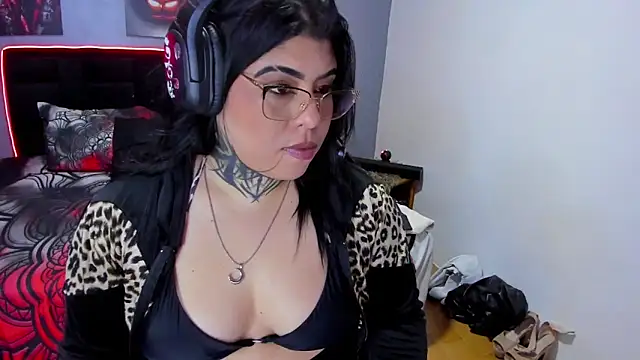 Snapshot of Veronika_metal chatting on July 30, 11:15 pm Veronika metal online show from July 30, 11:15 pm