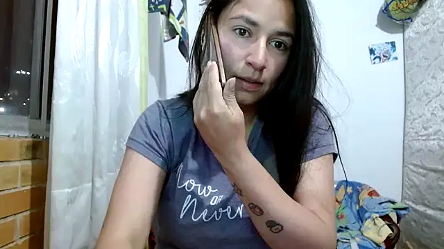 Snapshot of Escarcha-blue chatting on November 7, 11:27 pm Escarcha-blue online show from November 7, 11:27 pm