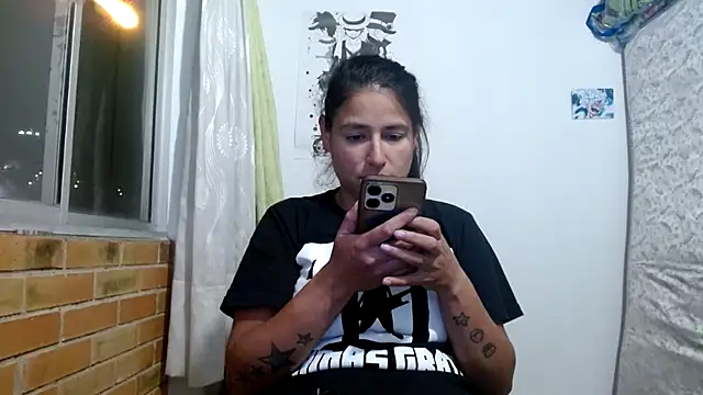 Snapshot of Escarcha-blue chatting on December 2, 4:18 am Escarcha-blue online show from December 2, 4:18 am