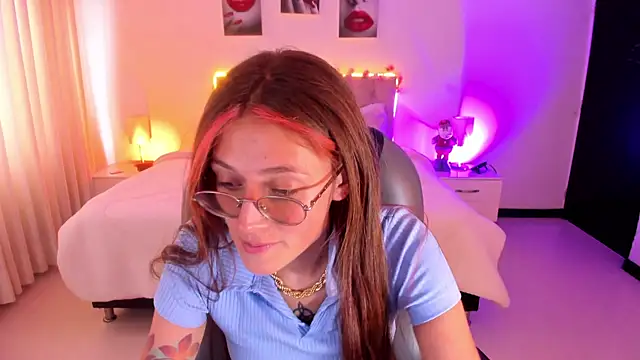 Emily Warren  online show from December 4, 7:44 pm