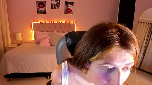 Emily Warren  online show from April 22, 9:05 pm